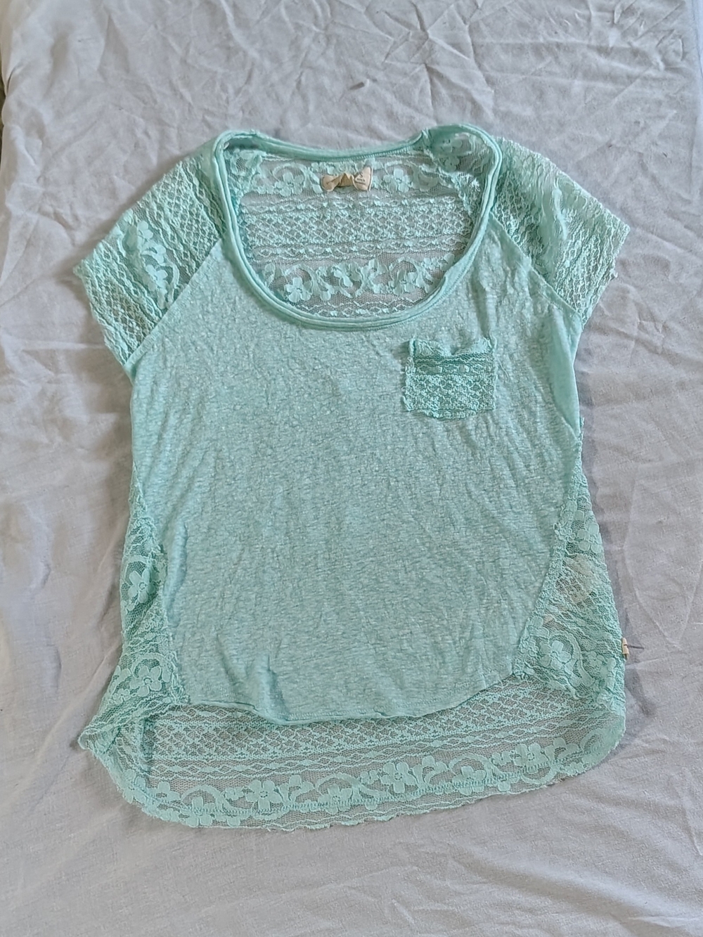 Ladies Small Cute Vintage 90s/Y2K Skater Girl Lace-Back Short Sleeve Tee